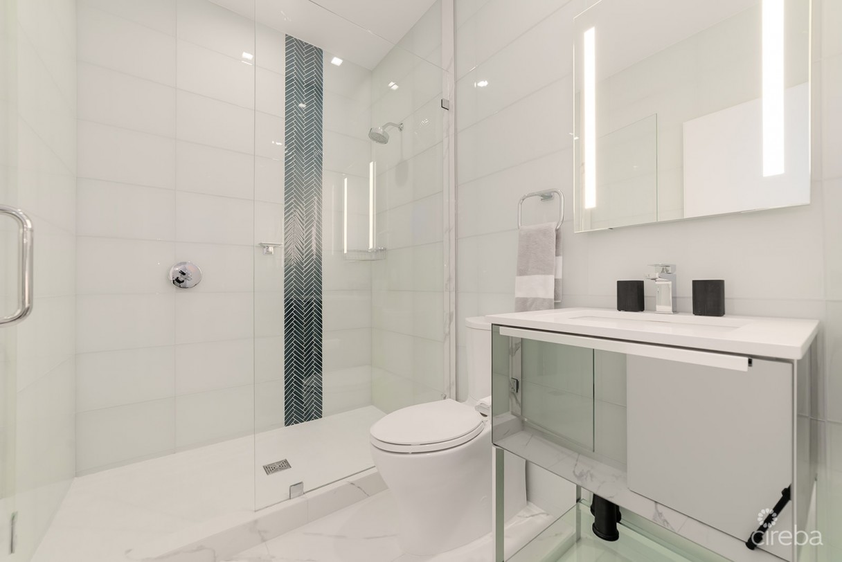 Fin- Chic 4 Bed W Den Condo - Image 4