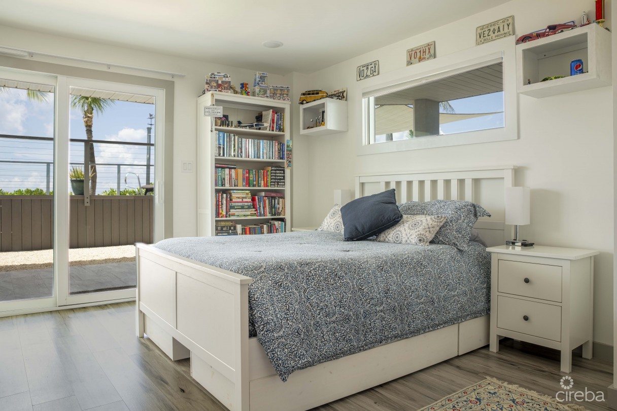 A Wave From It All - Fully Reno'd 4 Bed Oceanfront - Image 1