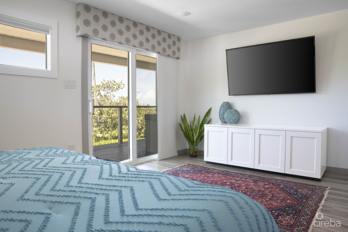 A Wave From It All - Fully Reno'd 4 Bed Oceanfront - Image 2