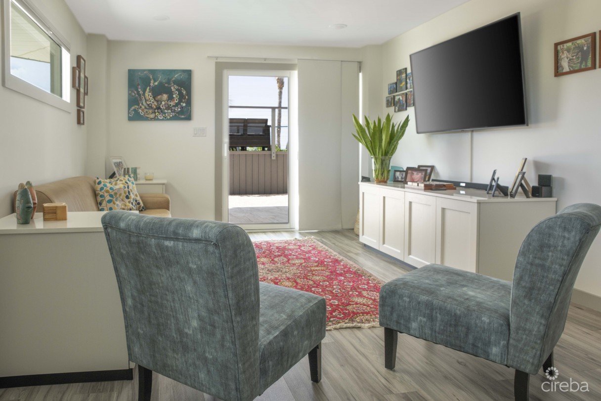 A Wave From It All - Fully Reno'd 4 Bed Oceanfront - Image 3
