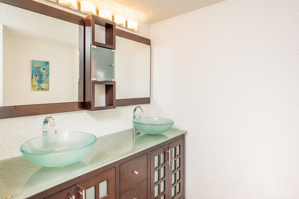 Sunset Cove  - Penthouse - Corner Unit - Image 20