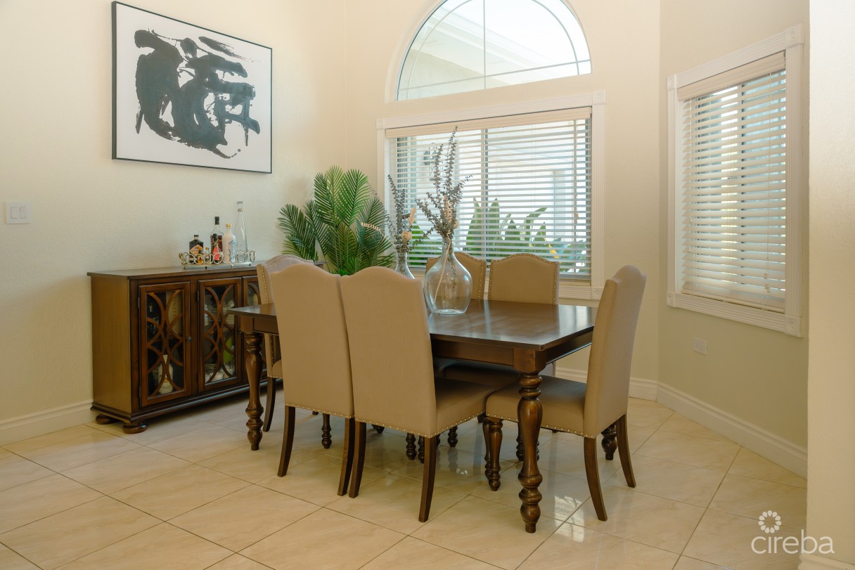 4 Bedroom Beautiful Family Home In Savannah - Image 4