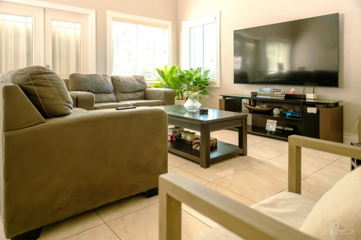 4 Bedroom Beautiful Family Home In Savannah - Image 7