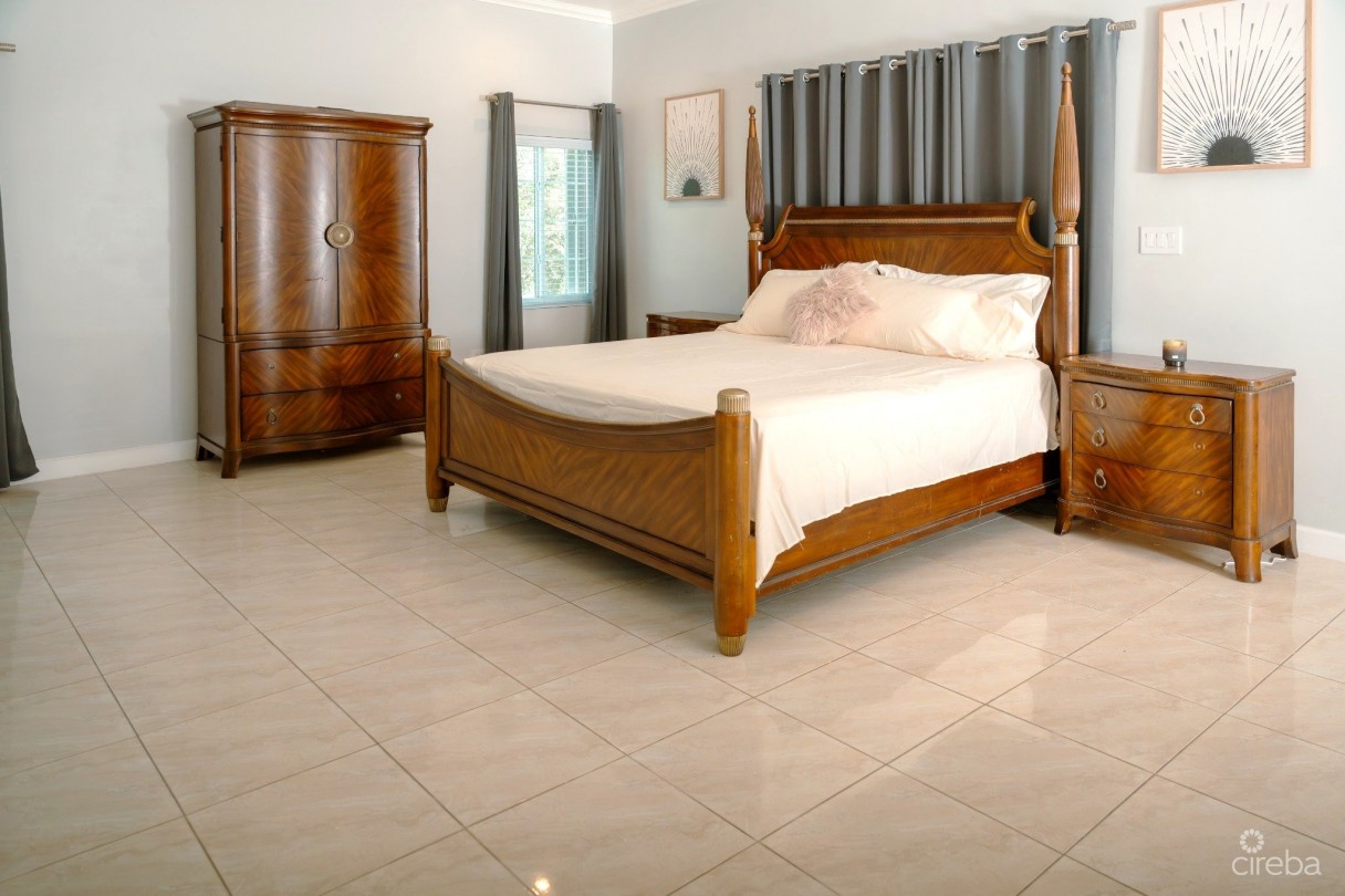 4 Bedroom Beautiful Family Home In Savannah - Image 11