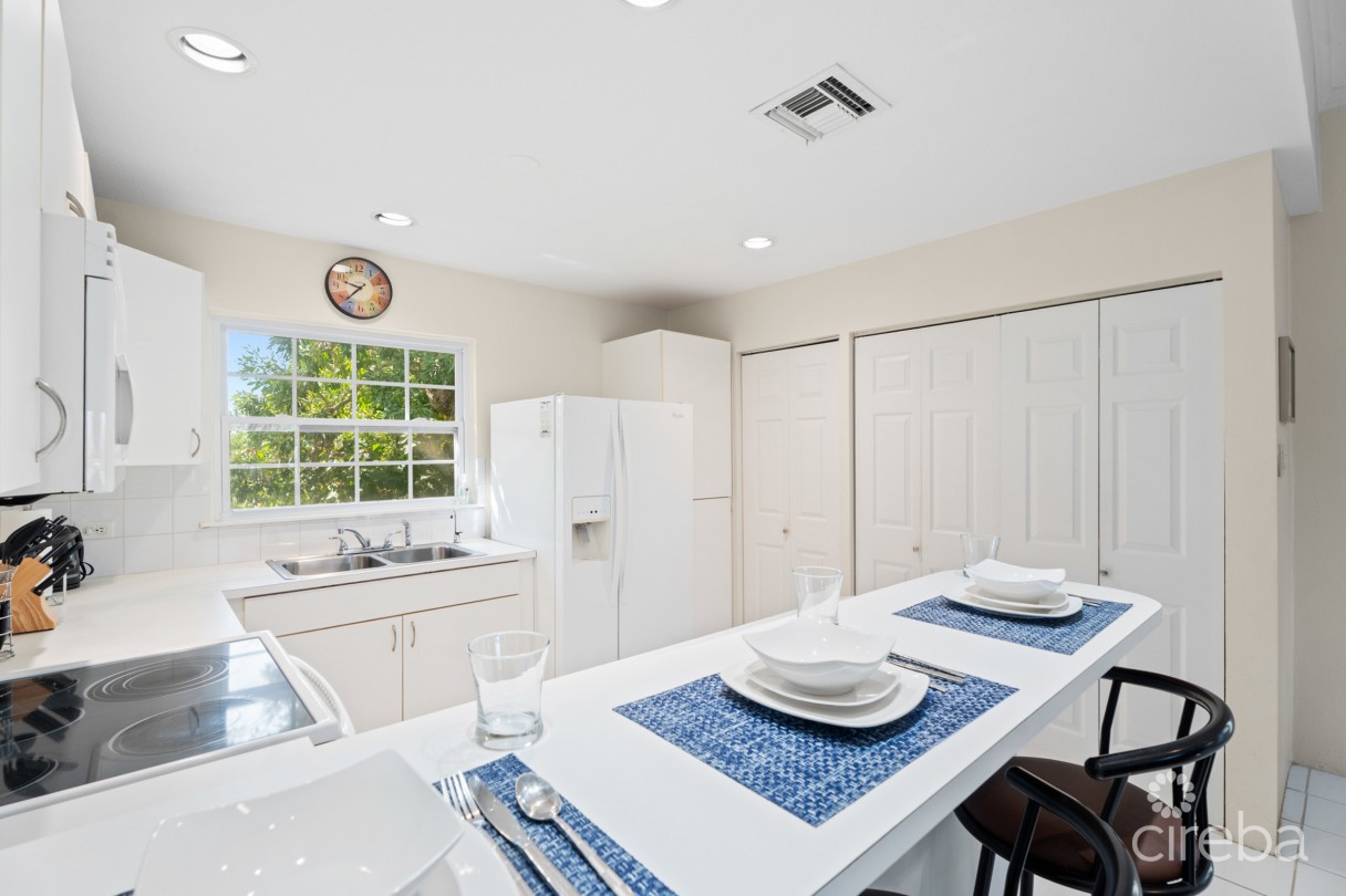 Spacious 3 Bedroom Apartment In South Sound! - Image 5