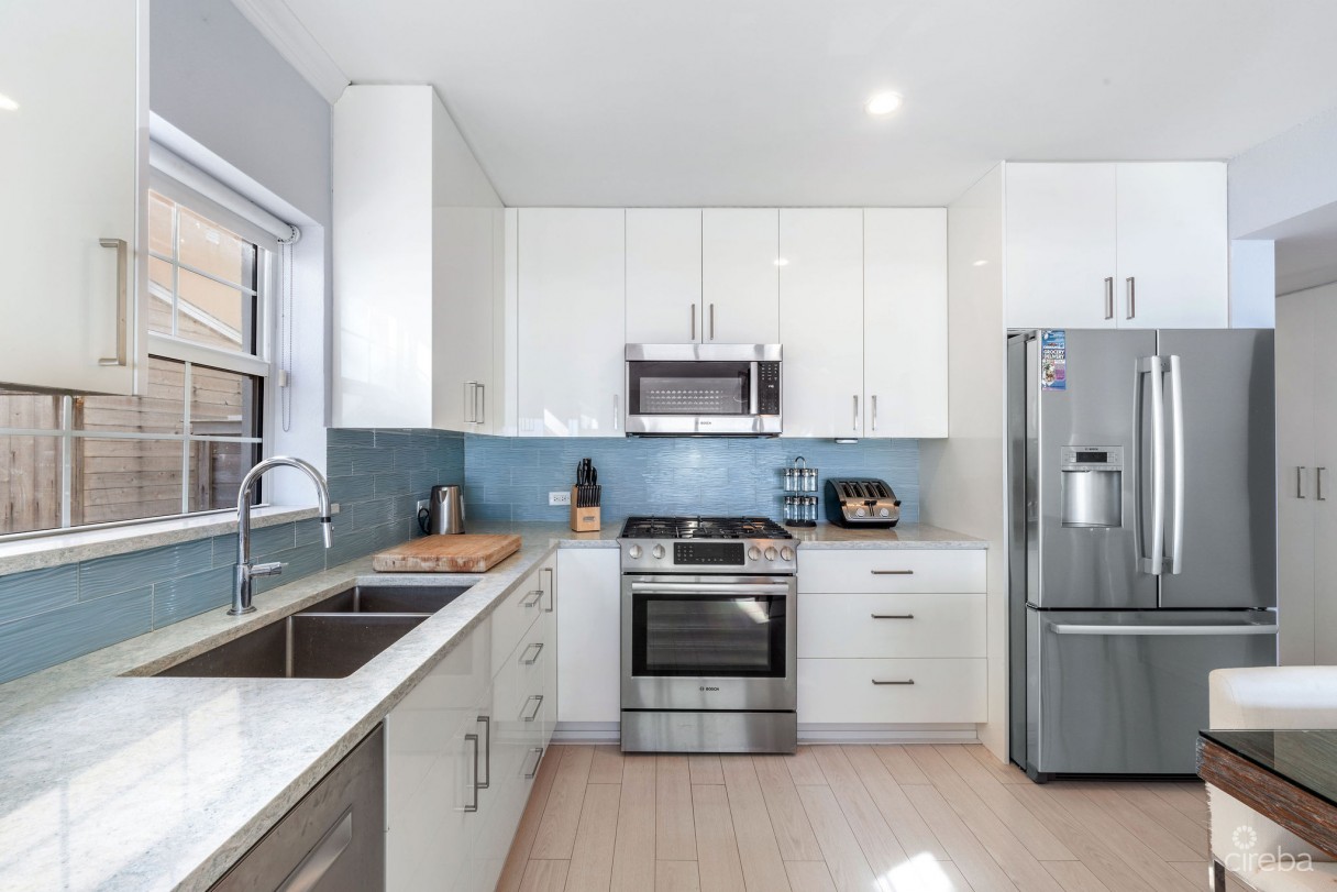 Mahogany Point Villas 3, Beach Front Townhome - Image 3