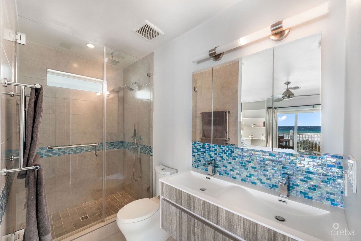 Mahogany Point Villas 3, Beach Front Townhome - Image 9