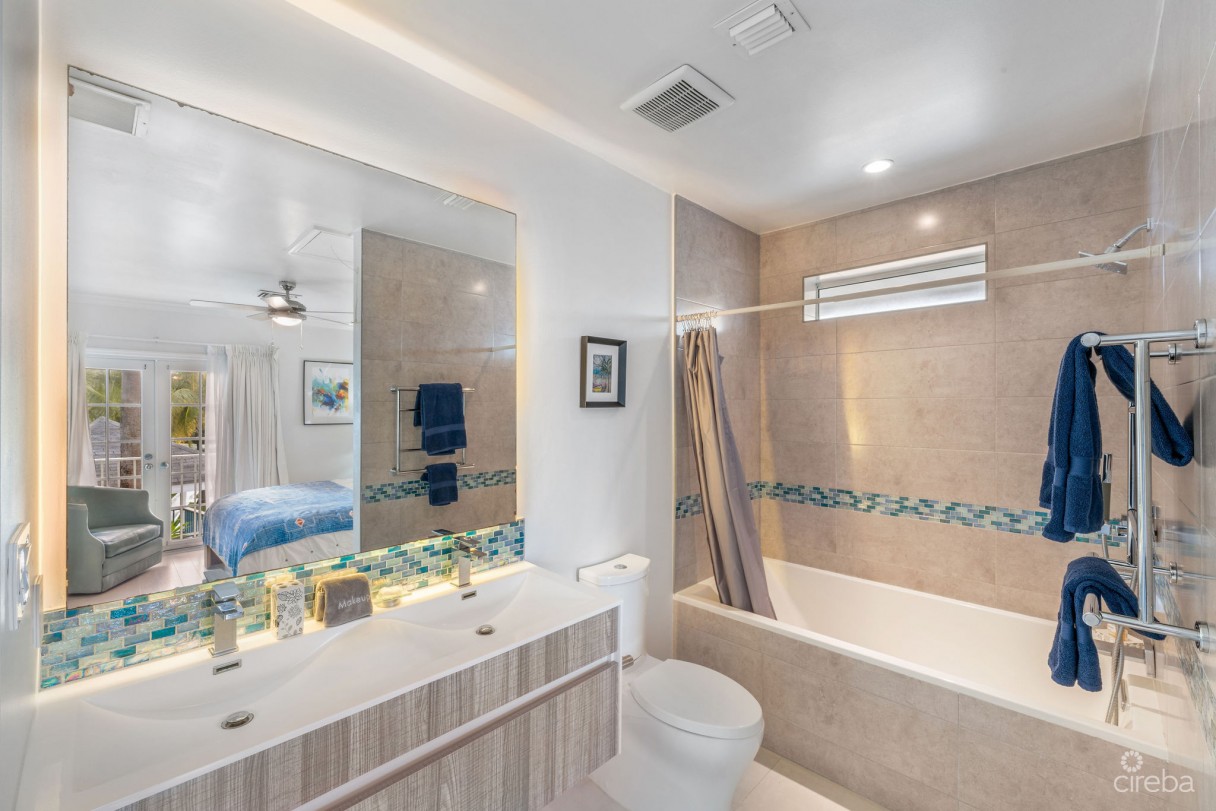 Mahogany Point Villas 3, Beach Front Townhome - Image 11