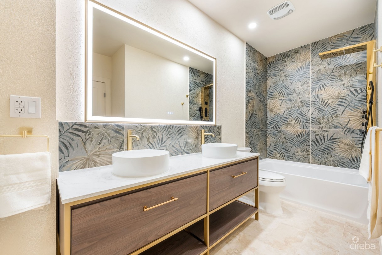 Superb Value And Views On Spotts Beach - 15 Coral Bay Village - Image 5