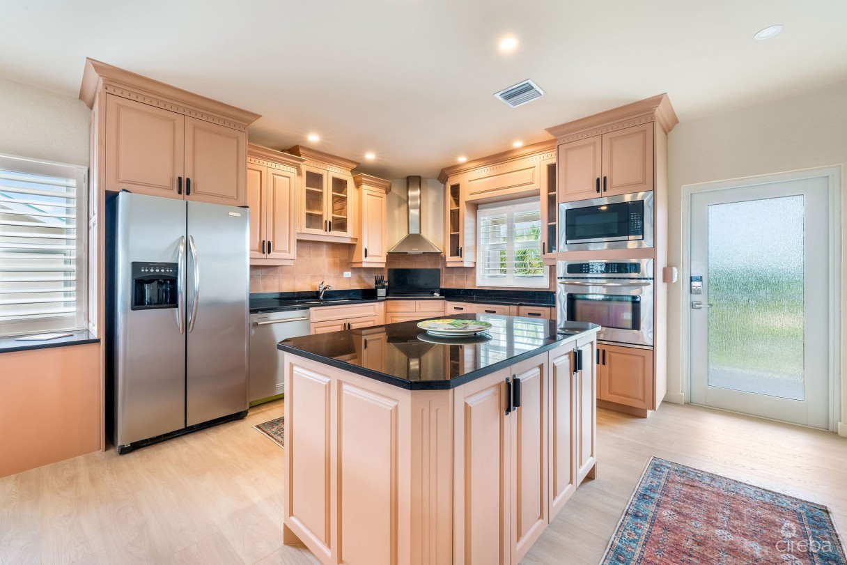 Superb Value And Views On Spotts Beach - 15 Coral Bay Village - Image 15