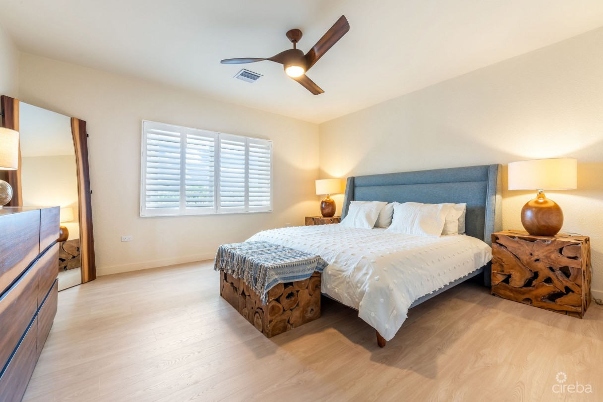 Superb Value And Views On Spotts Beach - 15 Coral Bay Village - Image 17