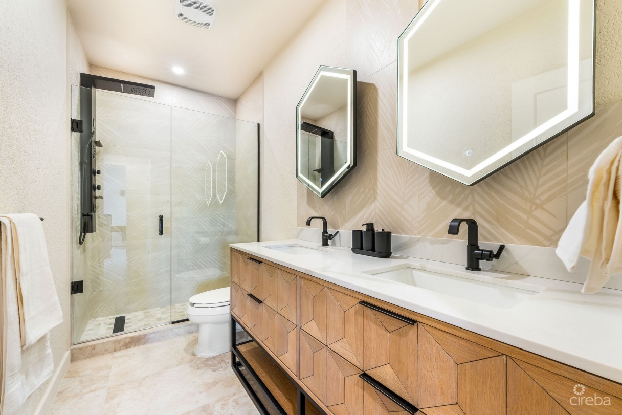 Superb Value And Views On Spotts Beach - 15 Coral Bay Village - Image 19