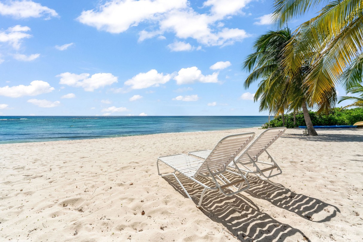 Superb Value And Views On Spotts Beach - 15 Coral Bay Village - Image 29