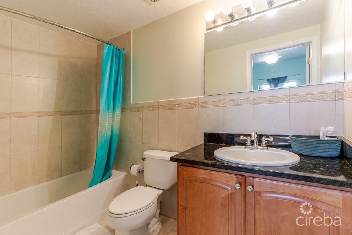 Reduced - St. Tropez #9 - 3bed + Den - Image 9