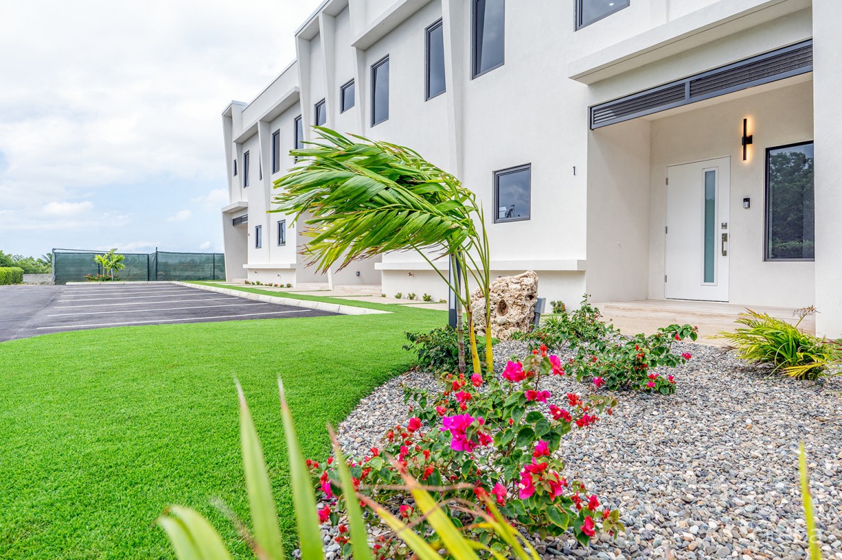 Lavania Court - Gated - Large 2 Bed 2 Bath Townhomes - Image 1