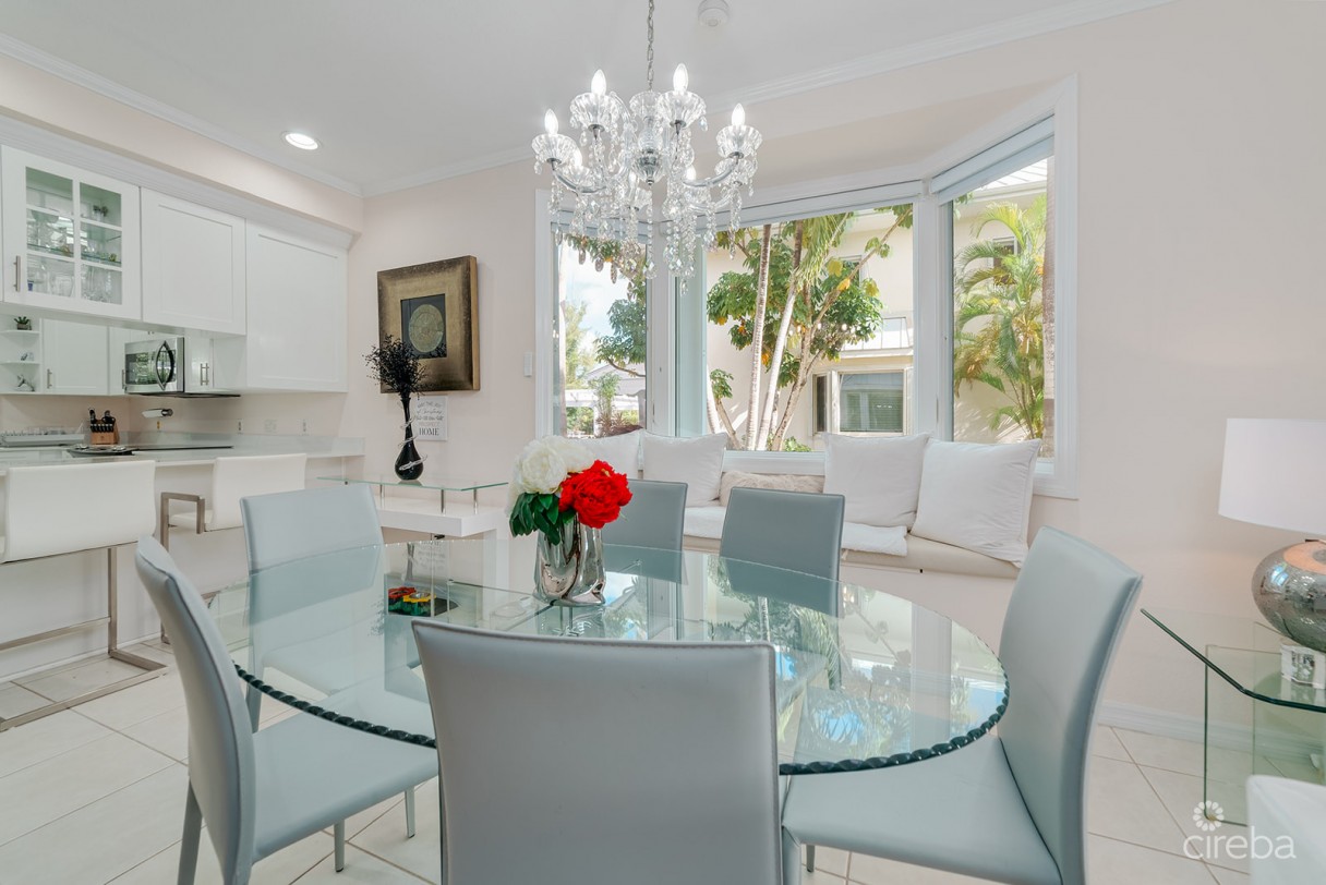 The Moorings, Stunning Canal Front Townhome, 3 Bed 3.5 Bathroom With Gorgeous Views Of The Canal - Image 5