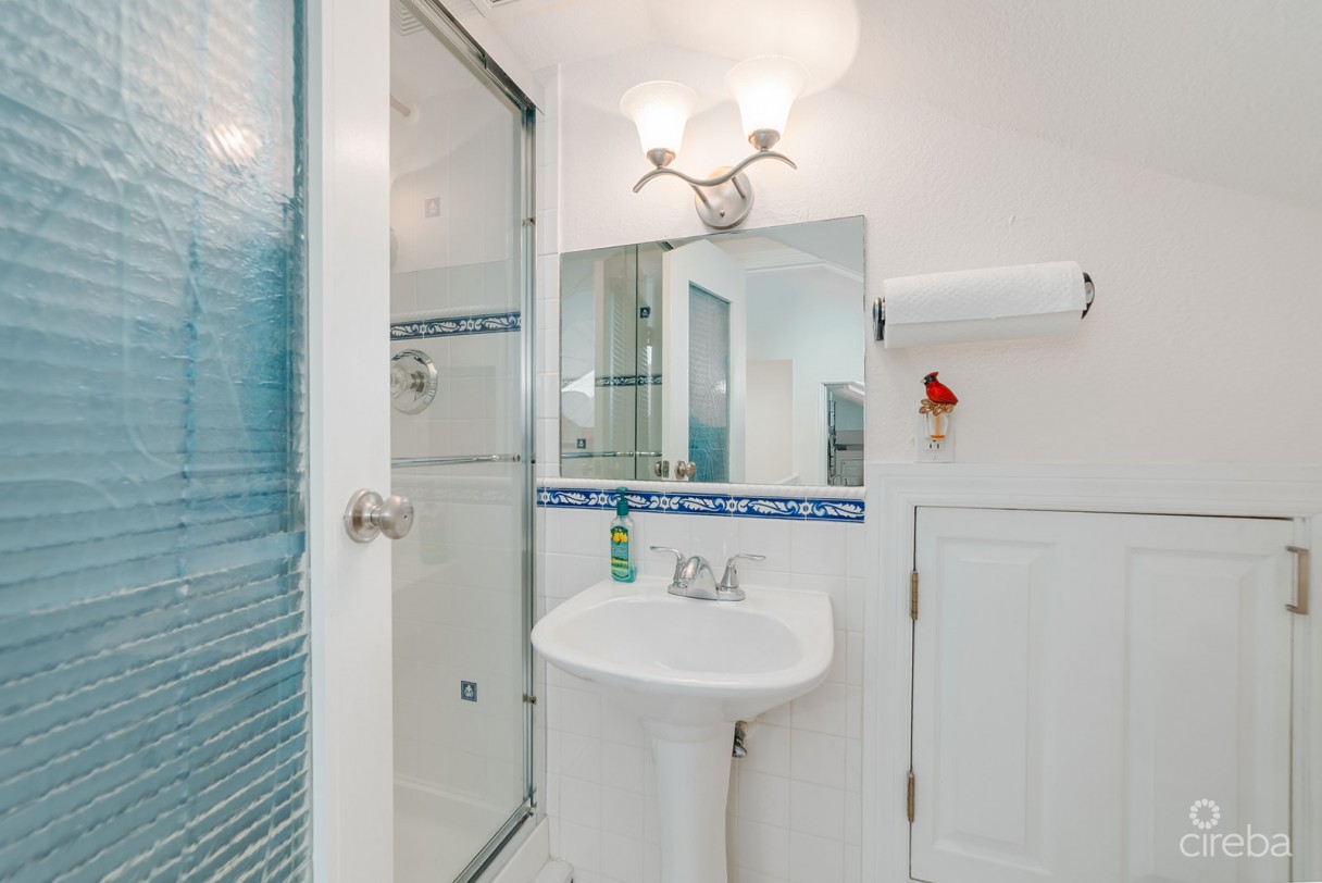 The Moorings, Stunning Canal Front Townhome, 3 Bed 3.5 Bathroom With Gorgeous Views Of The Canal - Image 10
