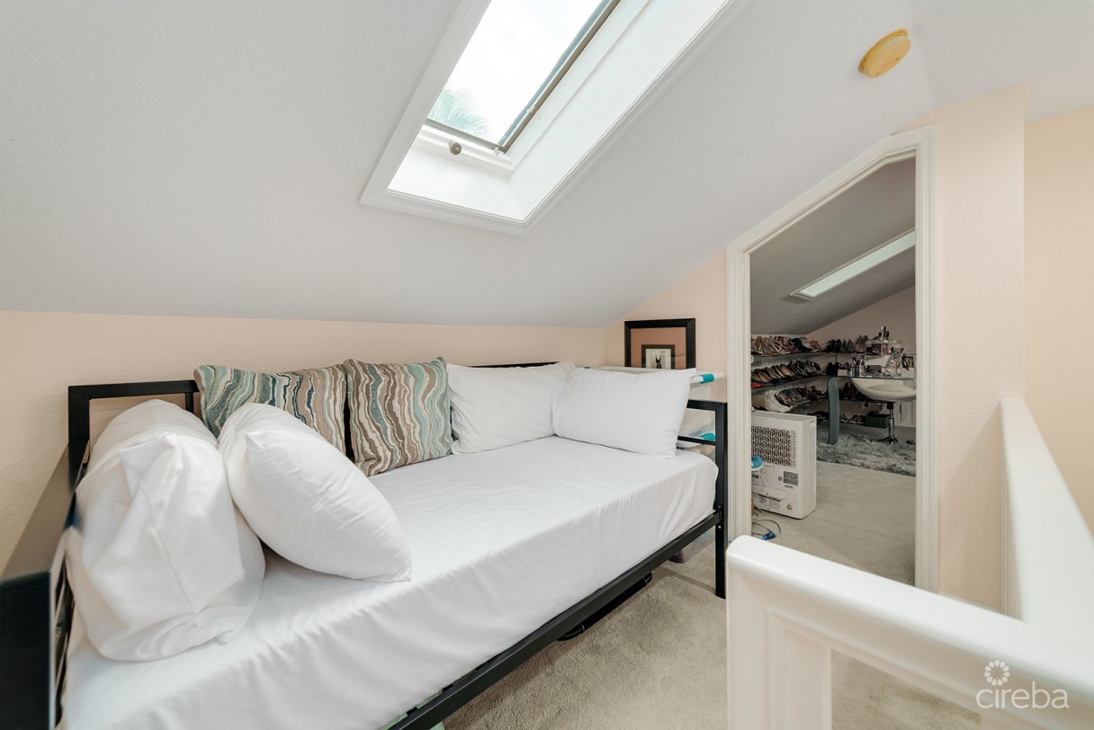 The Moorings, Stunning Canal Front Townhome, 3 Bed 3.5 Bathroom With Gorgeous Views Of The Canal - Image 12