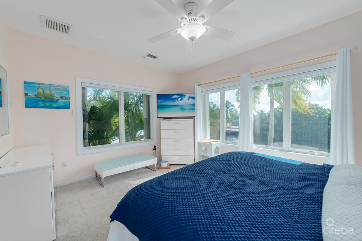 The Moorings, Stunning Canal Front Townhome, 3 Bed 3.5 Bathroom With Gorgeous Views Of The Canal - Image 9