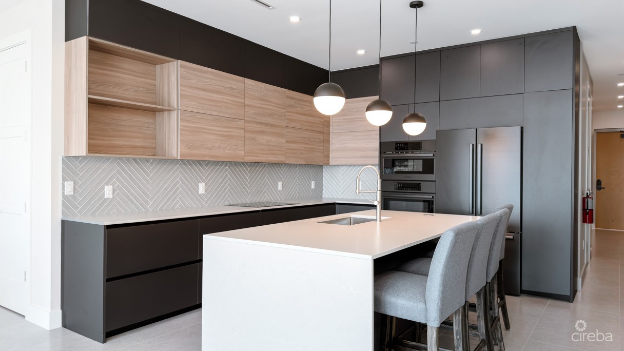 Point West 5 Bedroom Waterfront Residence - Image 3