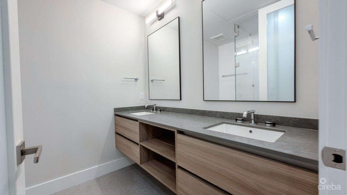 Point West 5 Bedroom Waterfront Residence - Image 14