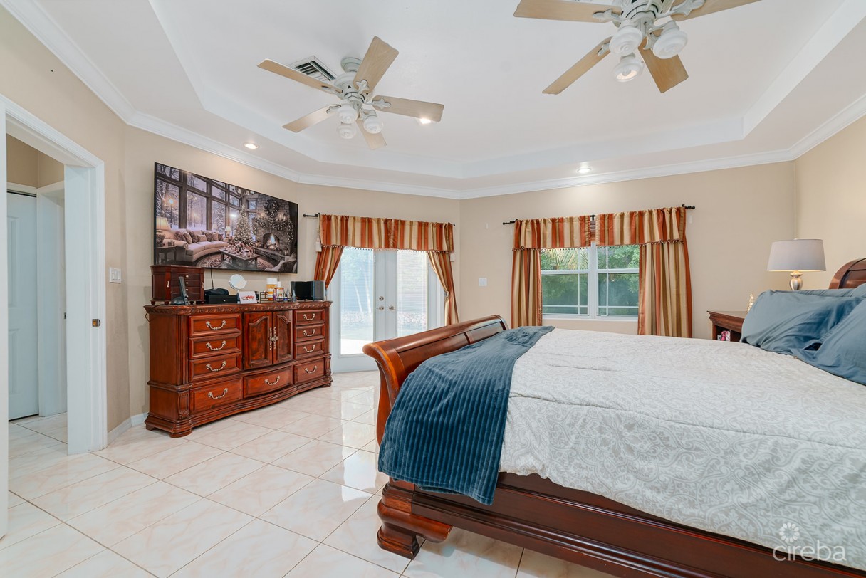 4 Bed + Office / 3.5 Bath Single Family Home - Image 8