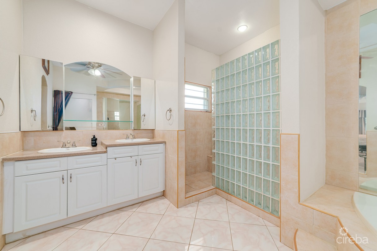 4 Bed + Office / 3.5 Bath Single Family Home - Image 9