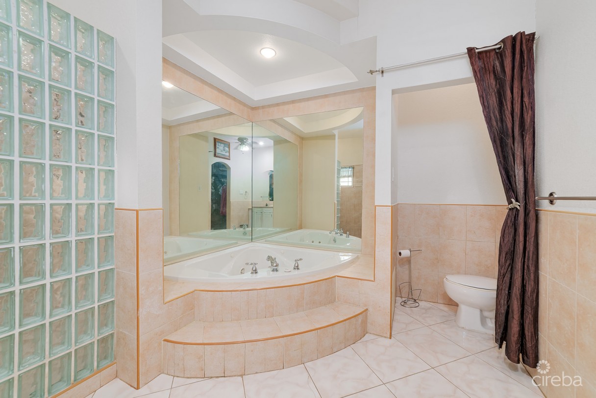 4 Bed + Office / 3.5 Bath Single Family Home - Image 10