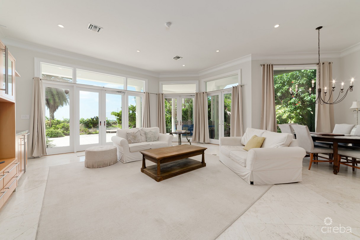 The Blue House - Waterfront Home South Sound Road - Image 6