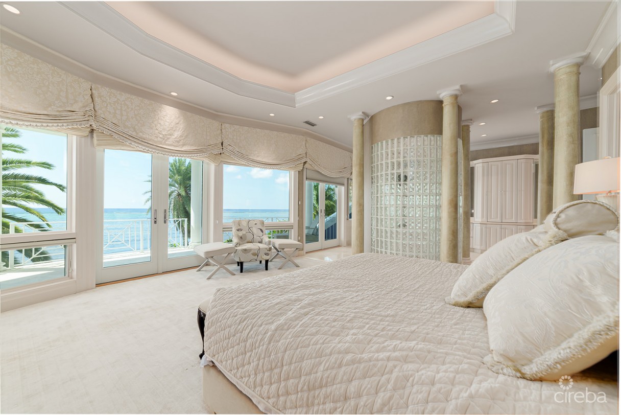 The Blue House - Waterfront Home South Sound Road - Image 9