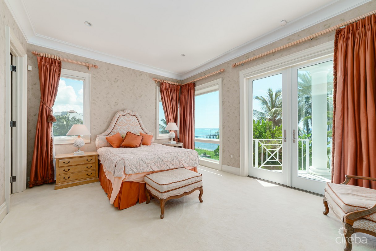 The Blue House - Waterfront Home South Sound Road - Image 11