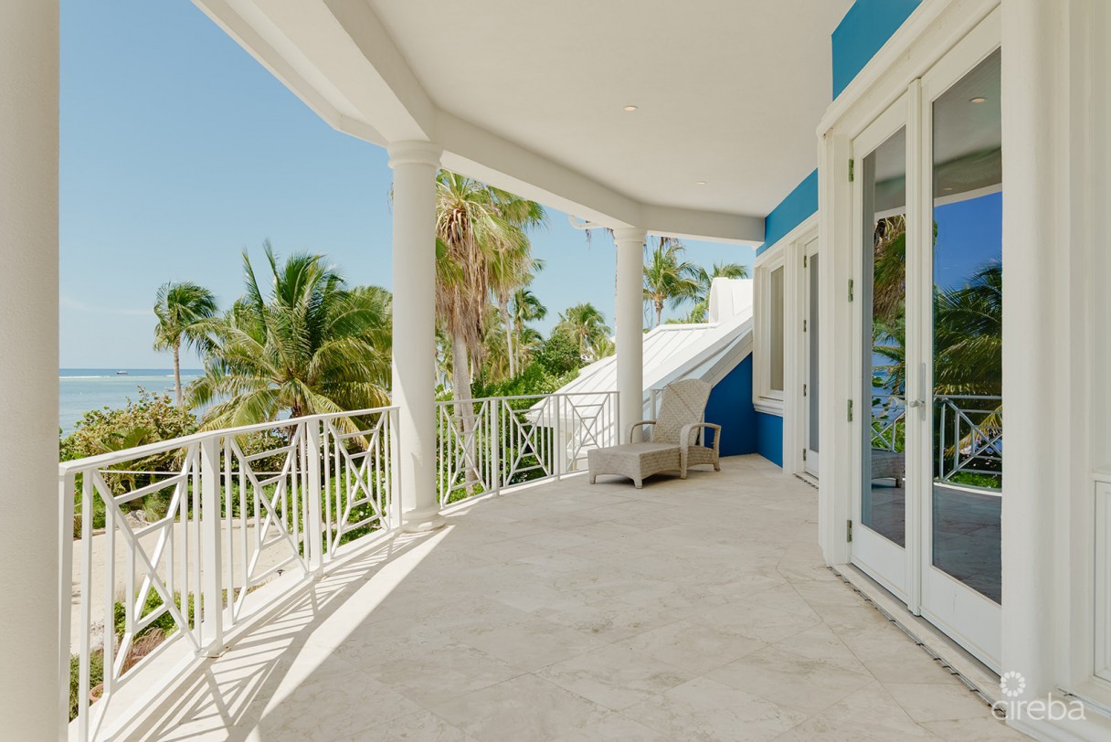 The Blue House - Waterfront Home South Sound Road - Image 15