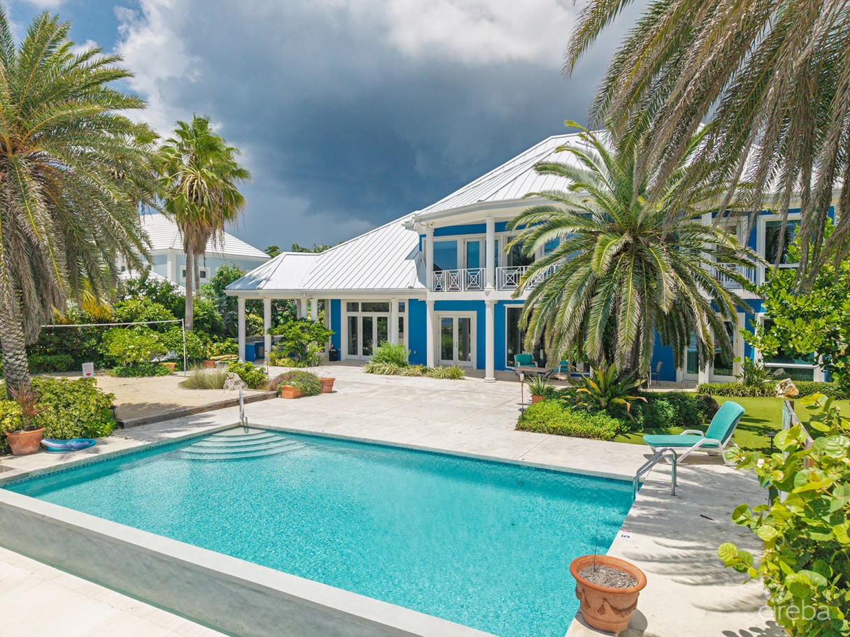 The Blue House - Waterfront Home South Sound Road - Image 20