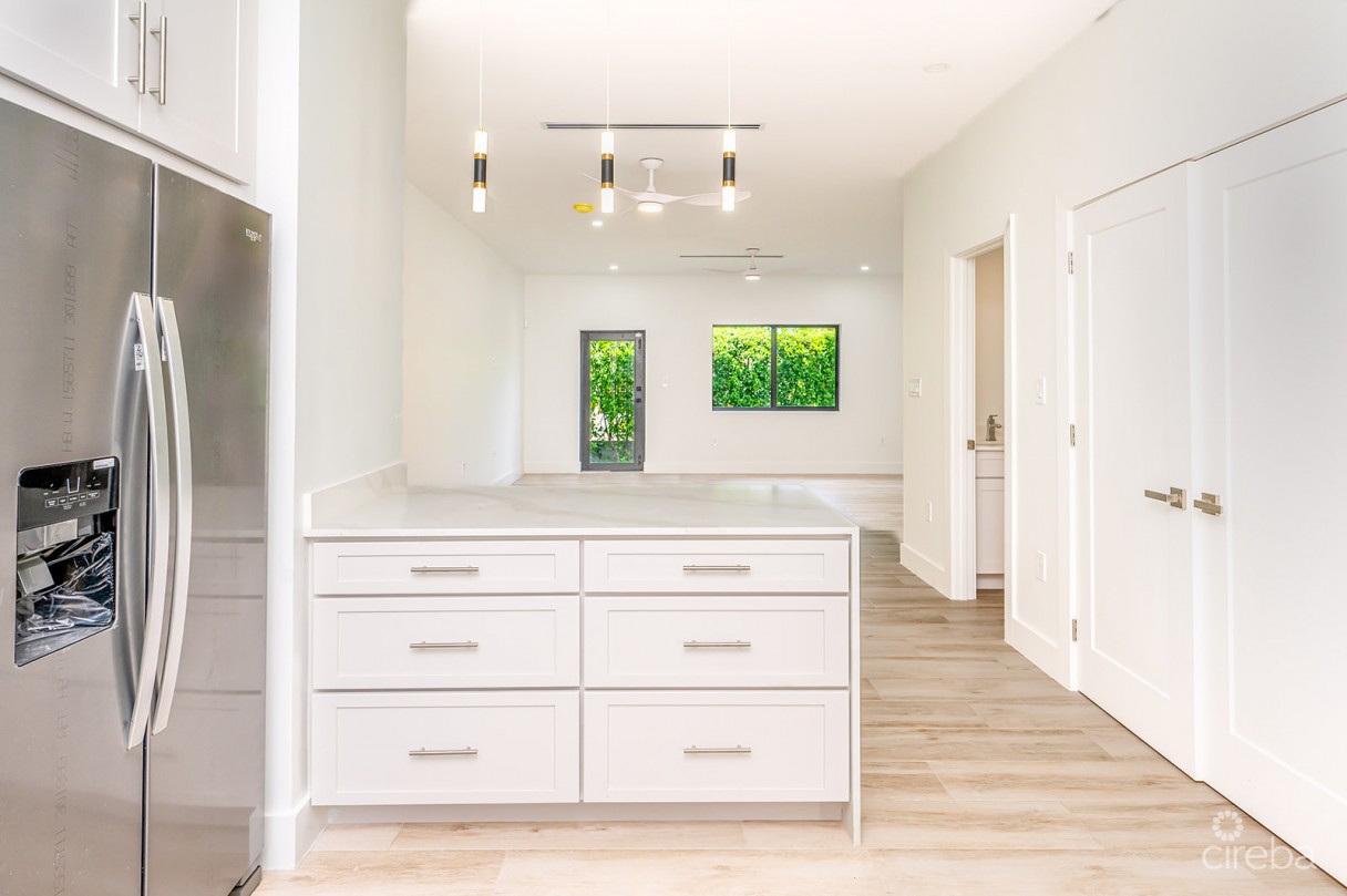 Lavania Court - Gated - Large 2 Bed 2 Bath Townhomes - Image 3