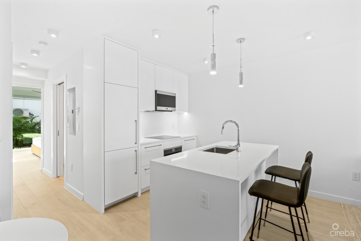 Beachfront Condo Island Pine Villas - Image 2