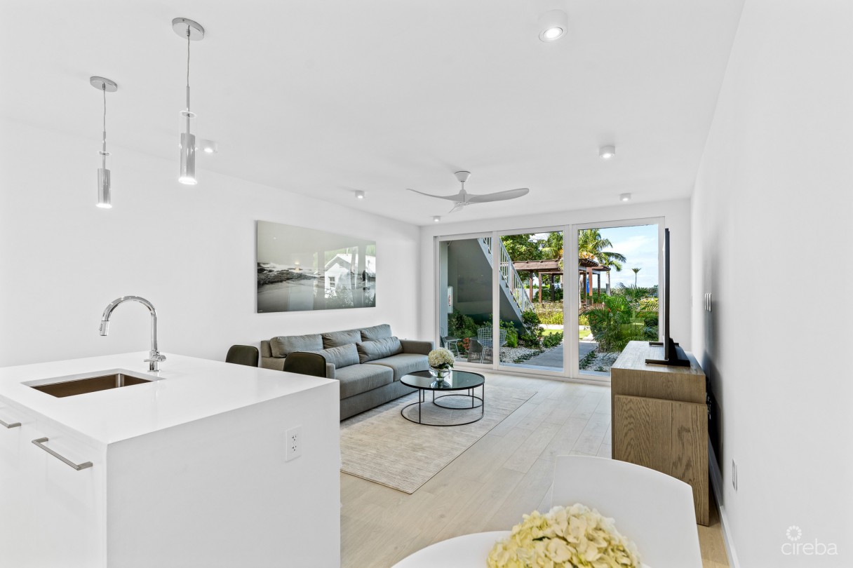 Beachfront Condo Island Pine Villas - Image 1