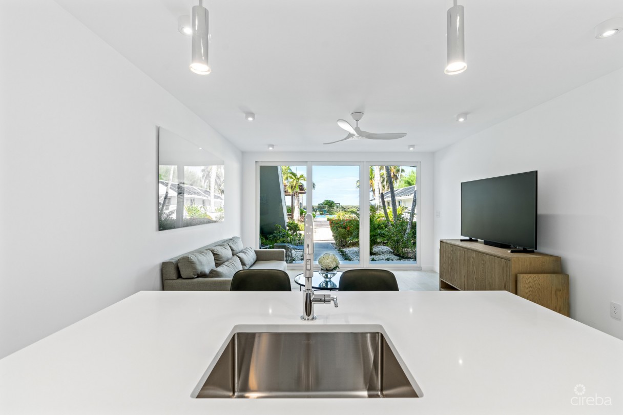 Beachfront Condo Island Pine Villas - Image 4