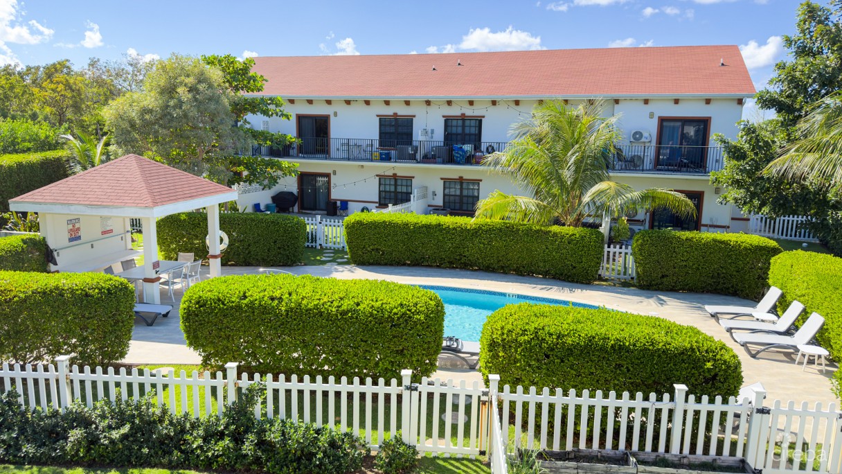 Portofino Gardens 1 Bed Condo - Image 14