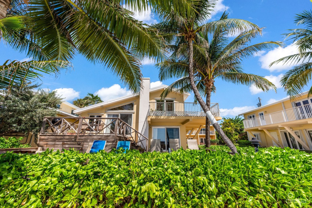 Caribbean Paradise 8, 3 Bed + Den Beachfront Villa - Image 2