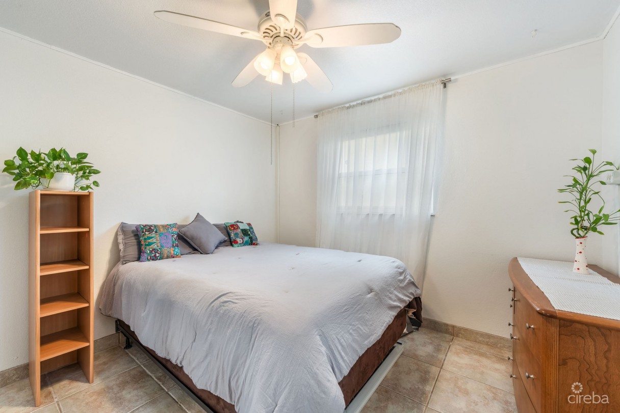 Caribbean Paradise 8, 3 Bed + Den Beachfront Villa - Image 10