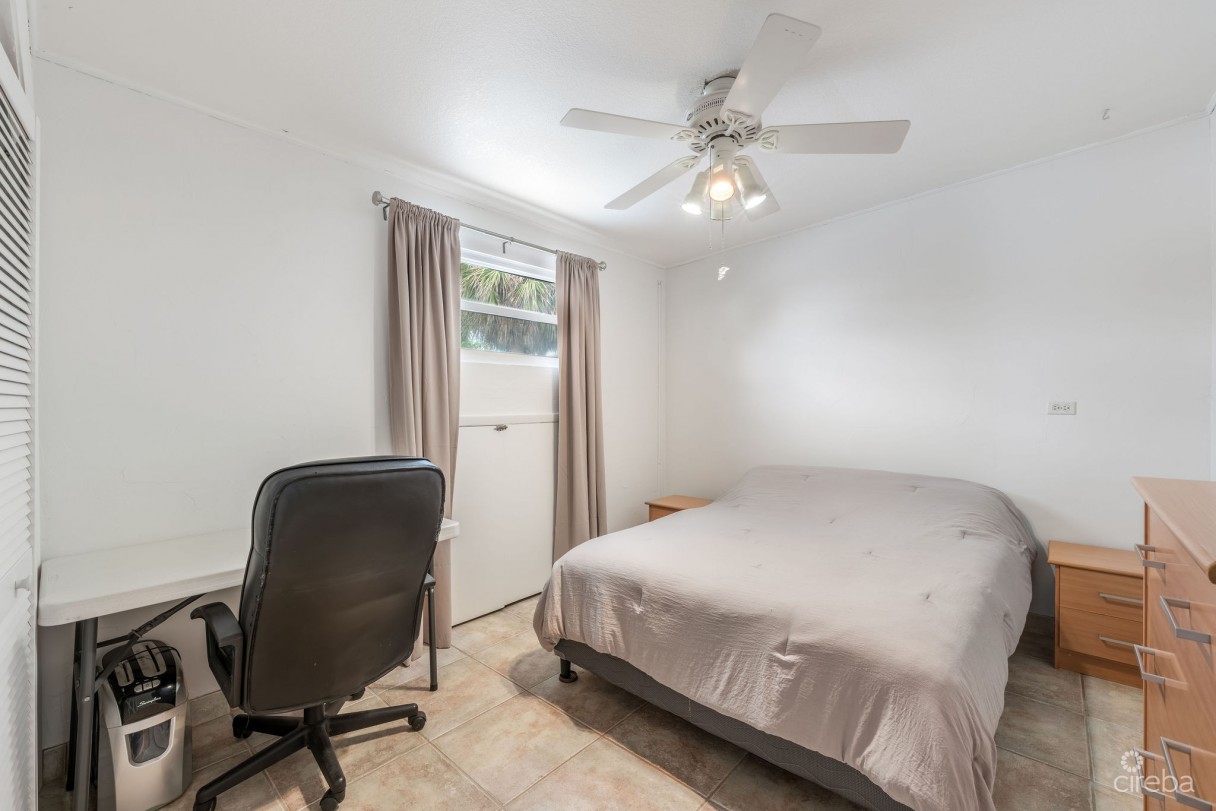 Caribbean Paradise 8, 3 Bed + Den Beachfront Villa - Image 13