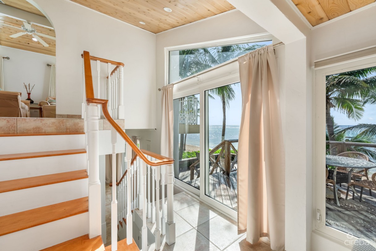 Caribbean Paradise 8, 3 Bed + Den Beachfront Villa - Image 15