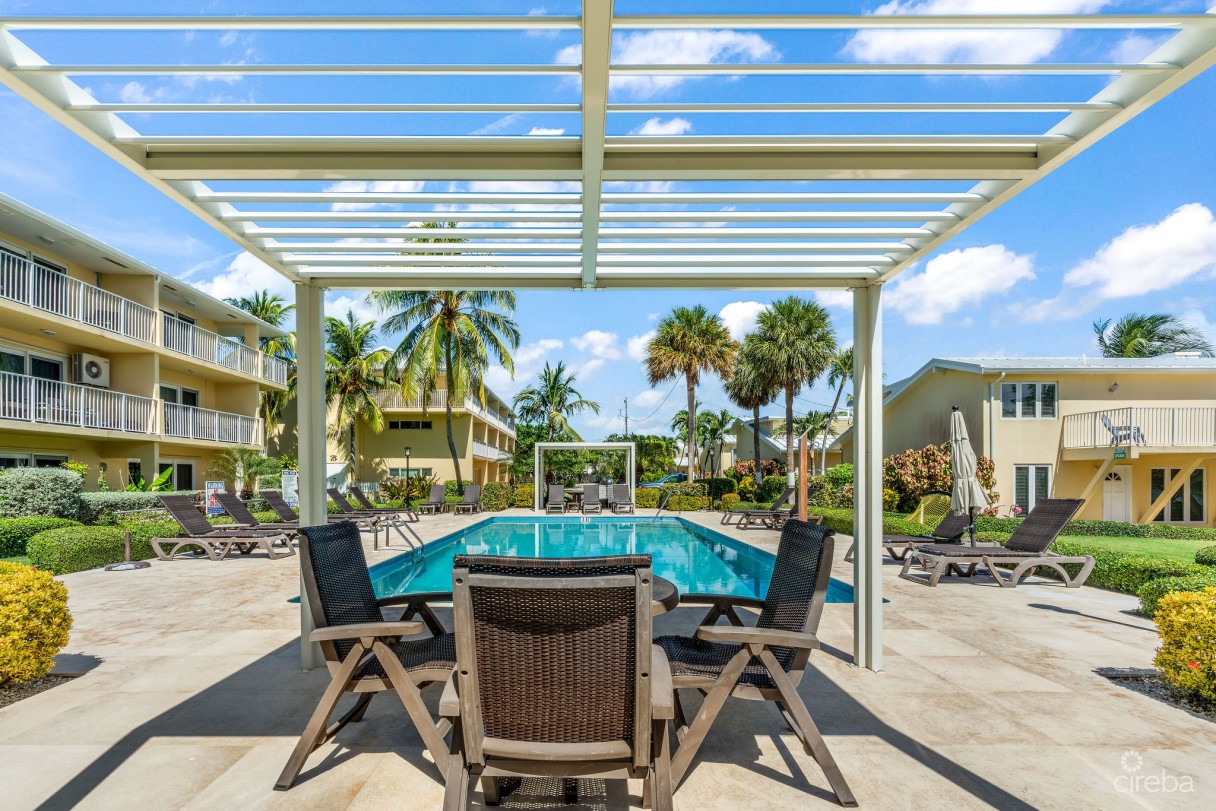 Caribbean Paradise 8, 3 Bed + Den Beachfront Villa - Image 17