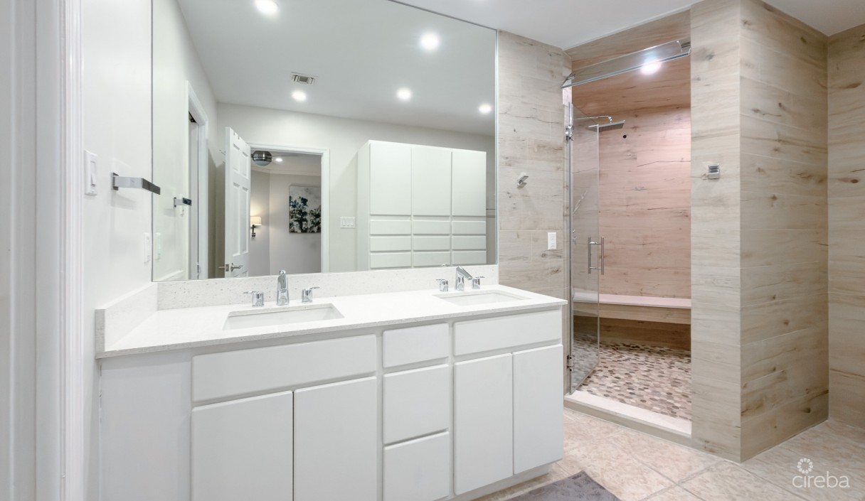 Poinsettia Condo Seven Mile Beach - Image 9