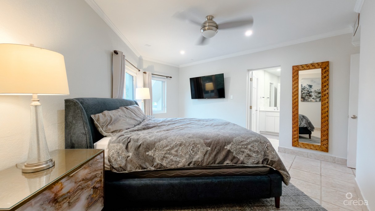 Poinsettia Condo Seven Mile Beach - Image 8