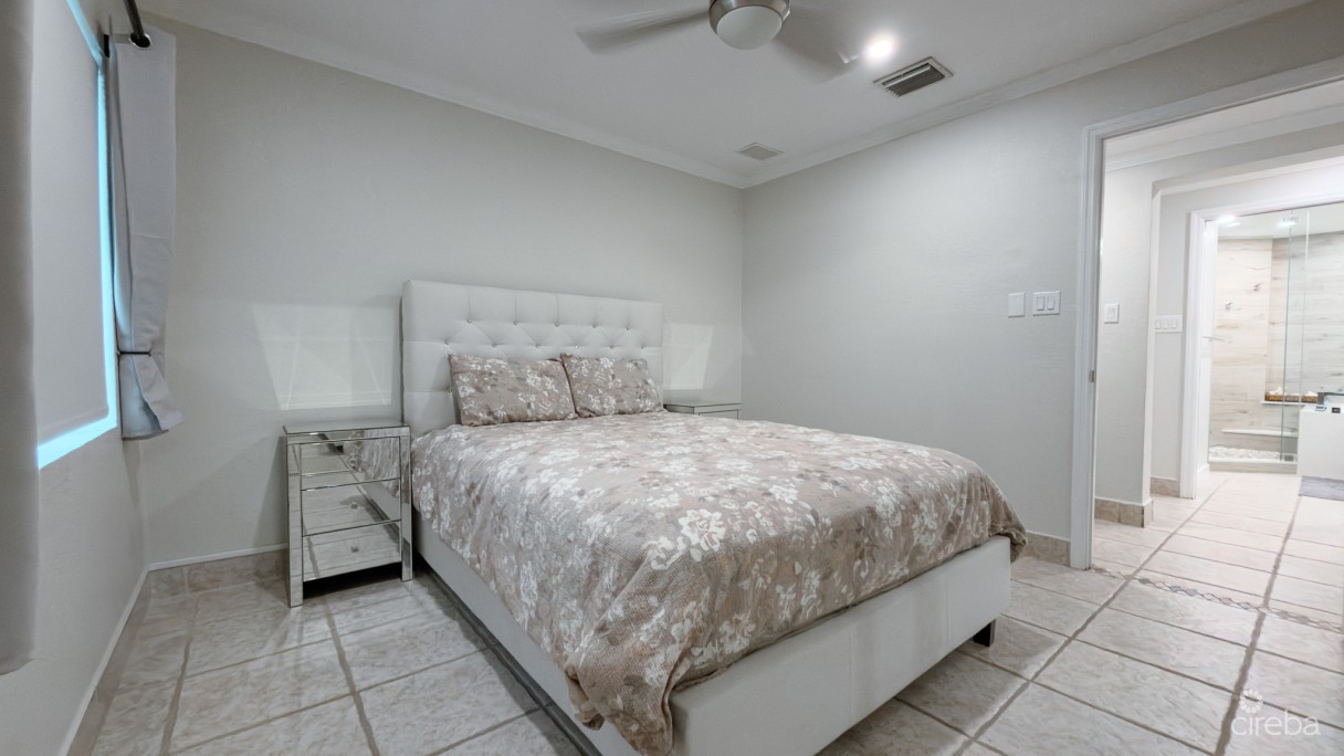 Poinsettia Condo Seven Mile Beach - Image 10