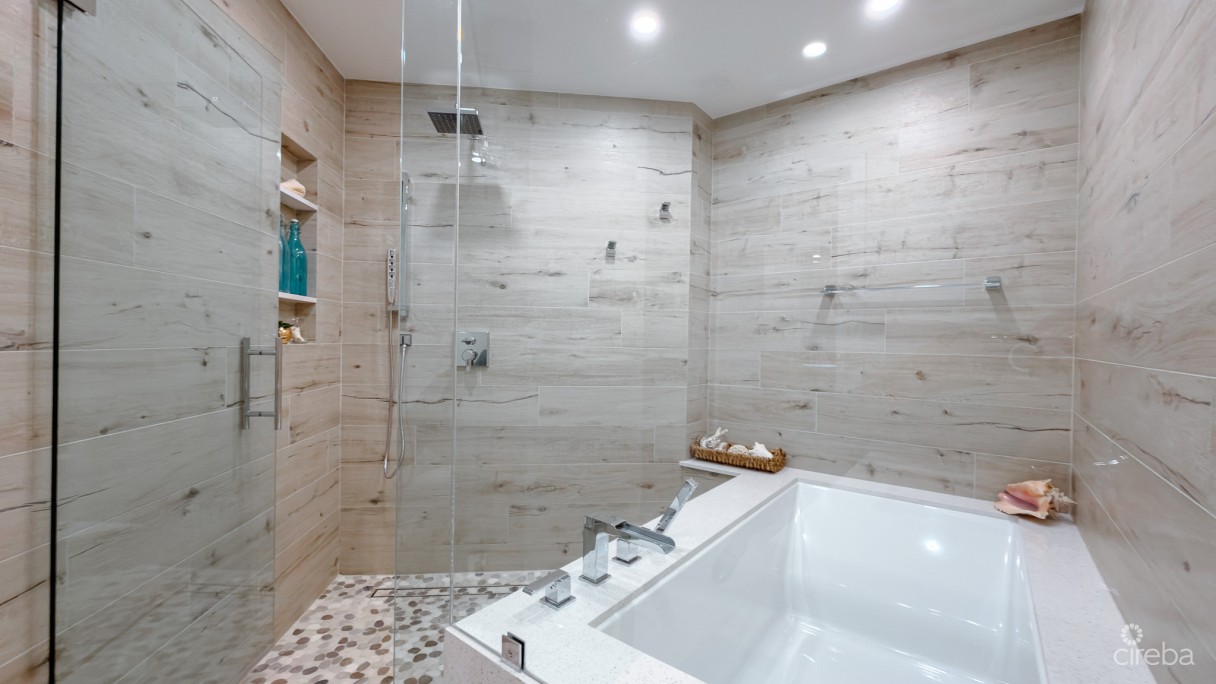 Poinsettia Condo Seven Mile Beach - Image 11