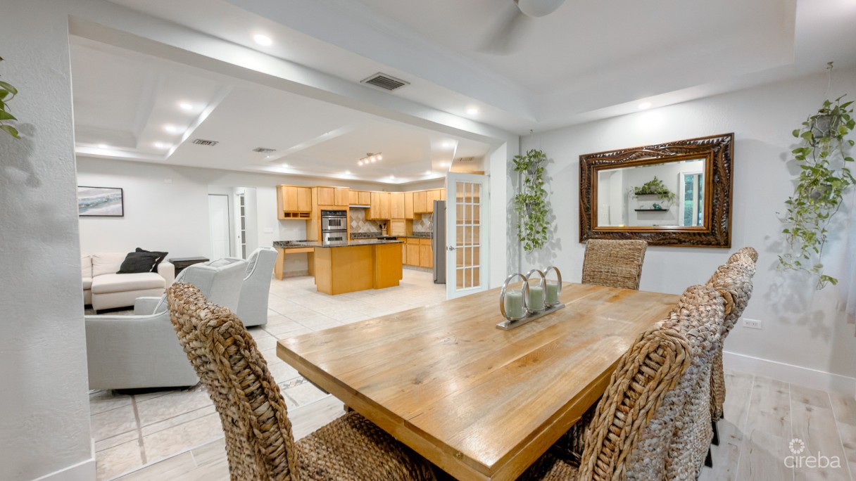 Poinsettia Condo Seven Mile Beach - Image 5