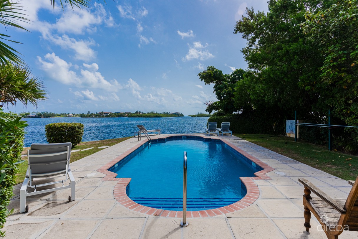 Canal-front Townhouse Governors Harbour Smb Corridor - Image 8