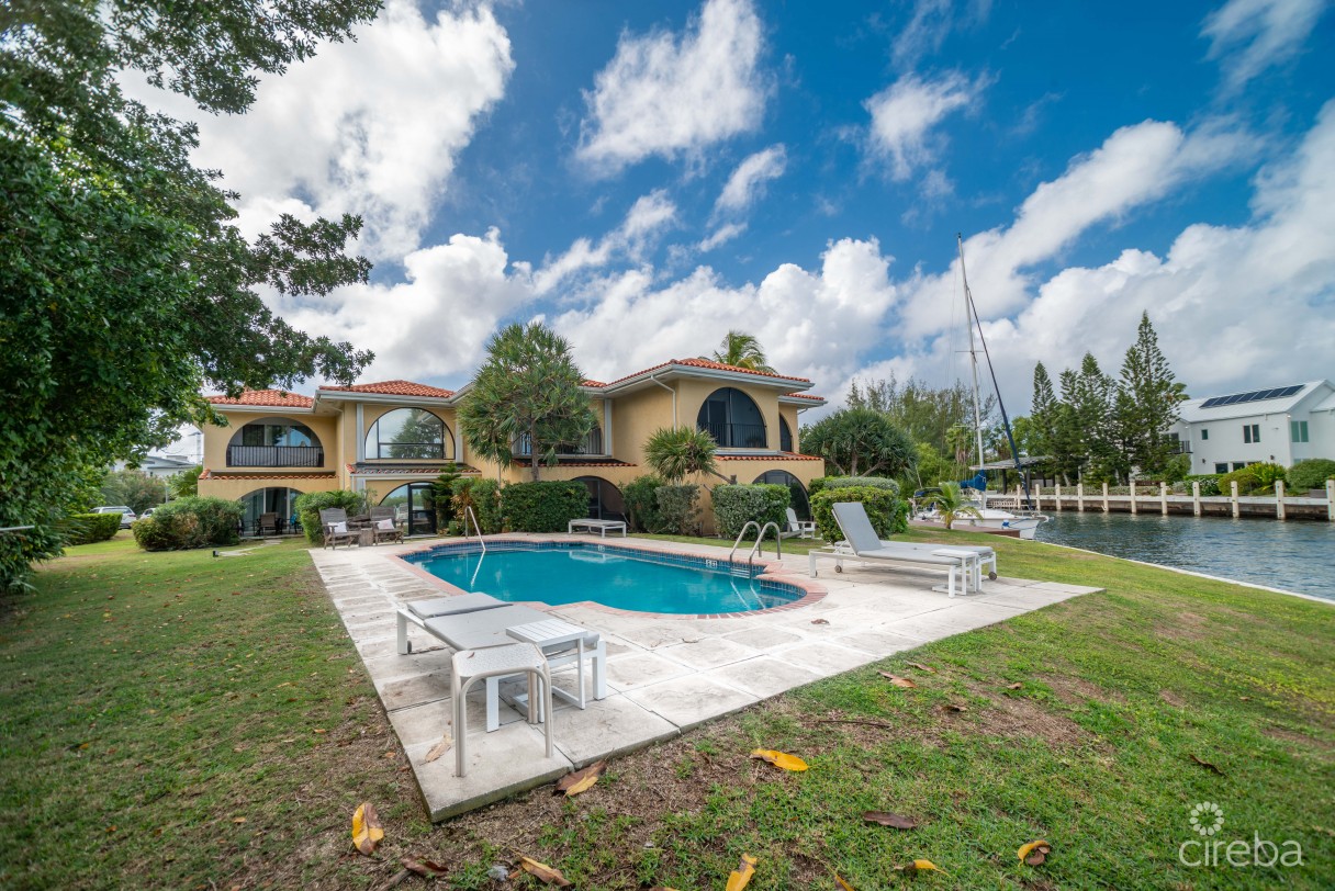 Canal-front Townhouse Governors Harbour Smb Corridor - Image 7